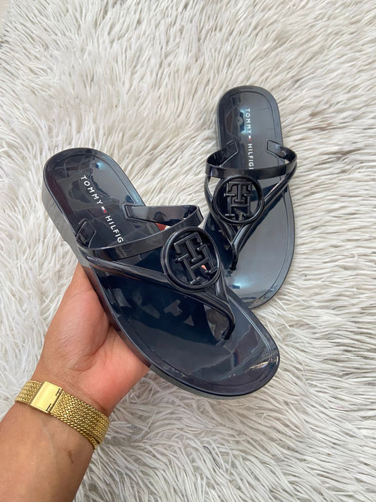 Sandalias TOMMY HILFIGER original, negro matte, con diseño de círculo e iniciales TH.