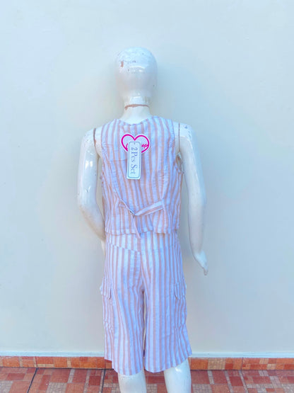 Conjunto CHILLIPOP original en color crema con rayas blancas, y lazo ajustable en la blusa.