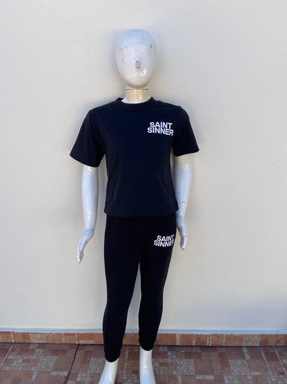 Conjunto, negro con letras en color blanco, SAINT SINNER.