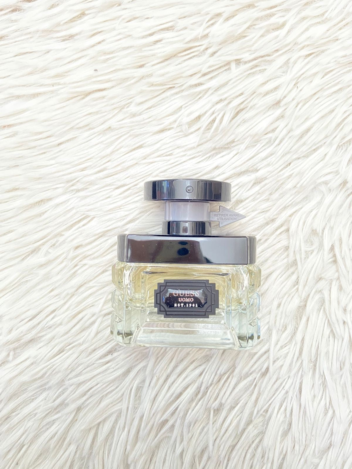 Perfume GUESS UOMO EST. 1981 original, negro, caja en mármol.