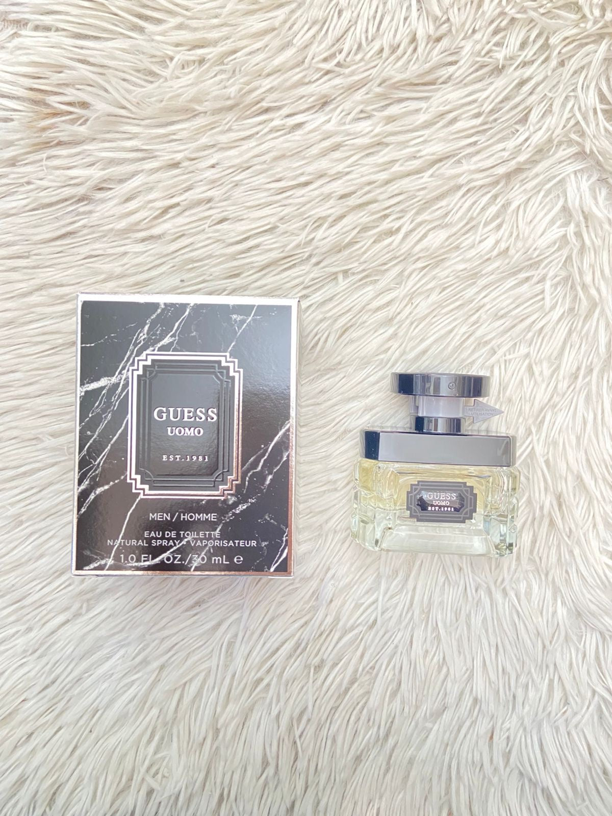 Perfume GUESS UOMO EST. 1981 original, negro, caja en mármol.