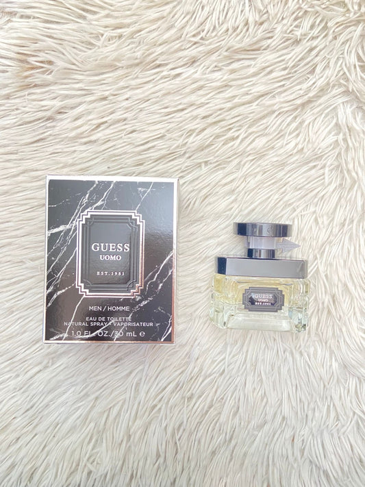 Perfume GUESS UOMO EST. 1981 original, negro, caja en mármol.