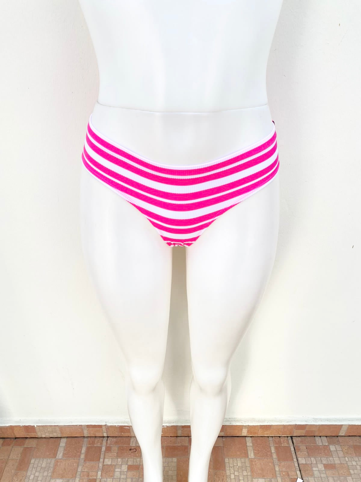 Panti PINK Victoria’s Secret Original, lineas blanco y rosa.