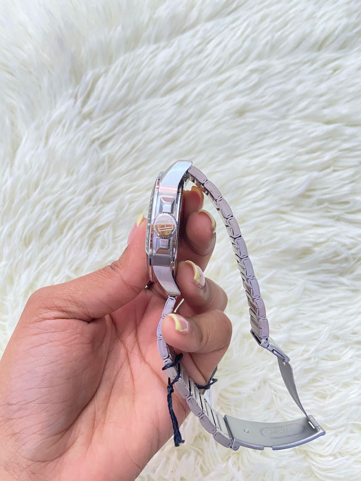 Reloj TOMMY HILFIGER original, 46mm cara , plateado con fondo negro con azul.