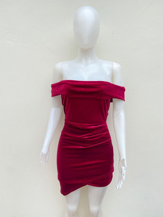 Vestido, rojo vino liso, strapless en terciopelo.