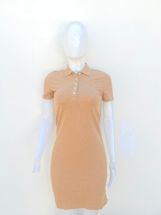 Vestido Tommy Hilfiger original en color marron/caqui con cuello, logotipo de la marca al frente.