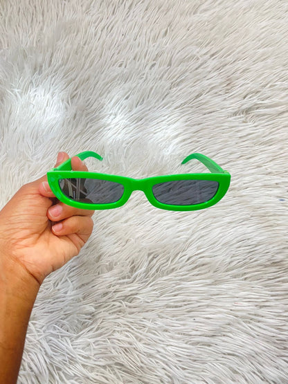 Lentes diseñados con protección UV 100-400 para proteger tu visión. Verde pequeños.