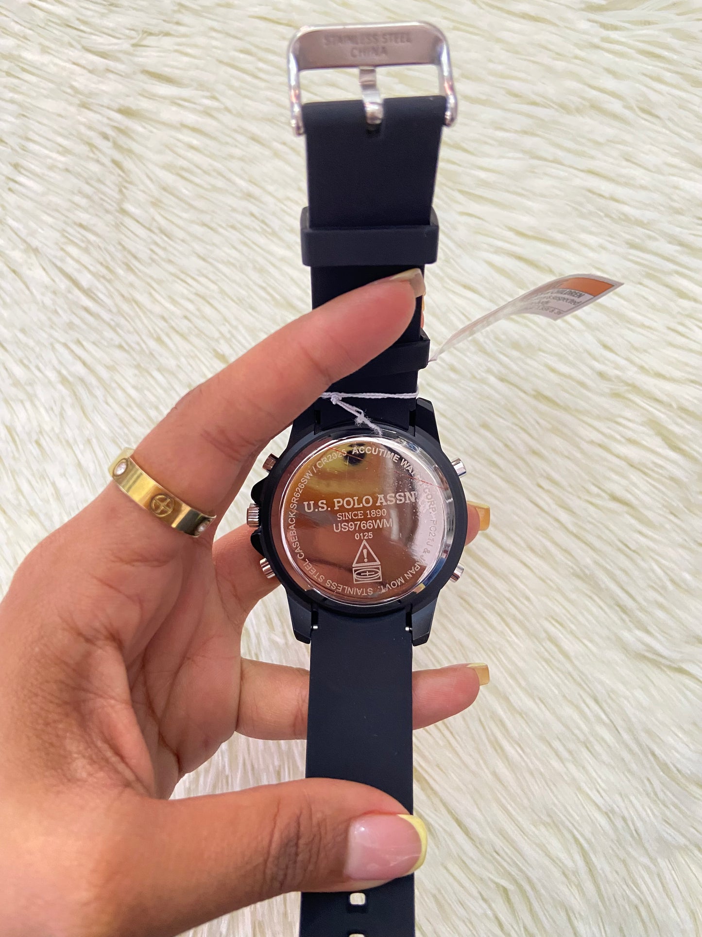 Reloj U.S POLO ASSN. SINDE 1890 original negro con detalles en color plateado.