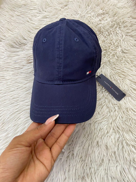 Gorra Tommy Hilfiger original azul marino con letras HILFIGER en blanco.