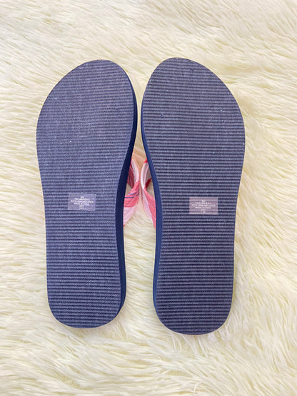 Sandalias TOMMY HILFIGER original, azul marino con rojo y marron y placa dorada en frente.