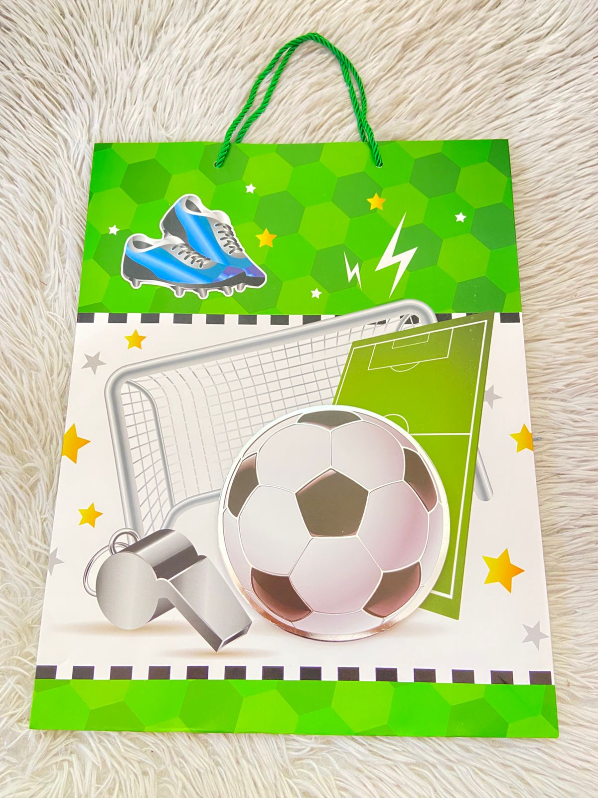 Shopping, verde con blanco y está de futbol, GRANDE.