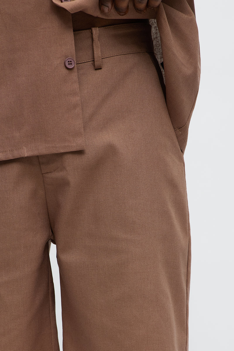 Bermuda en color marron lisa en lino