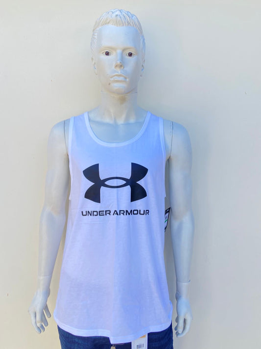Franela UNDER ARMOUR original, blanca con logotipo de la marca en frente en color negro.
