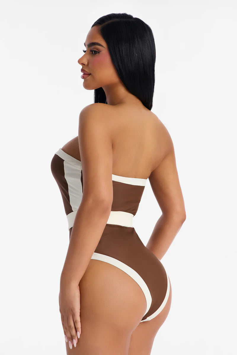 Biquini, marron con crema y cinturón , strapless, 1 pieza.