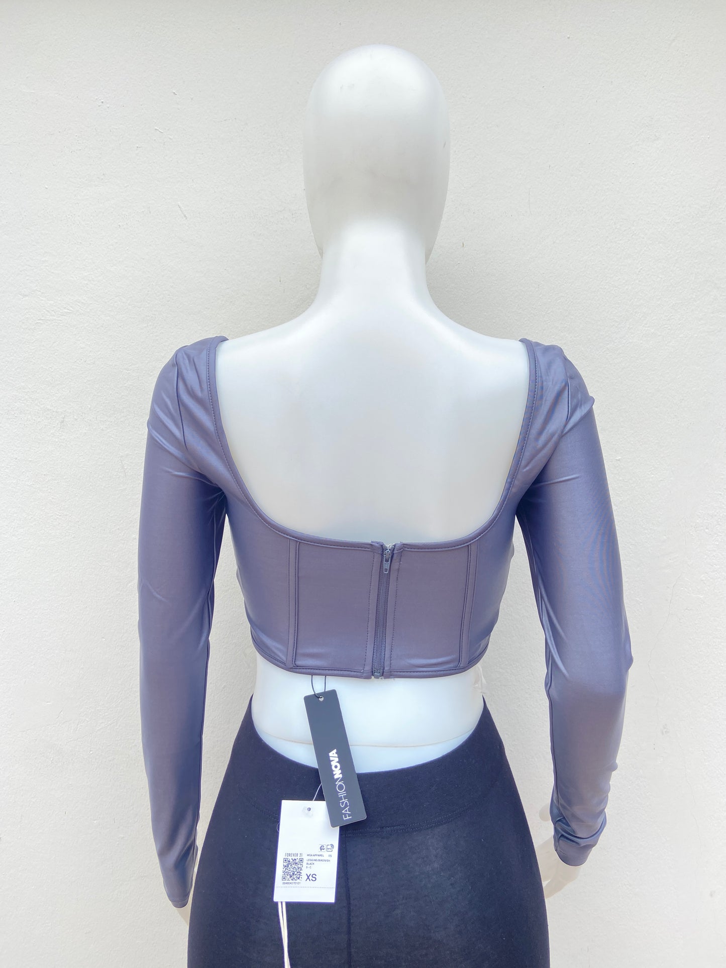 Top Fashion Nova original plateado/gris , estilo corset.