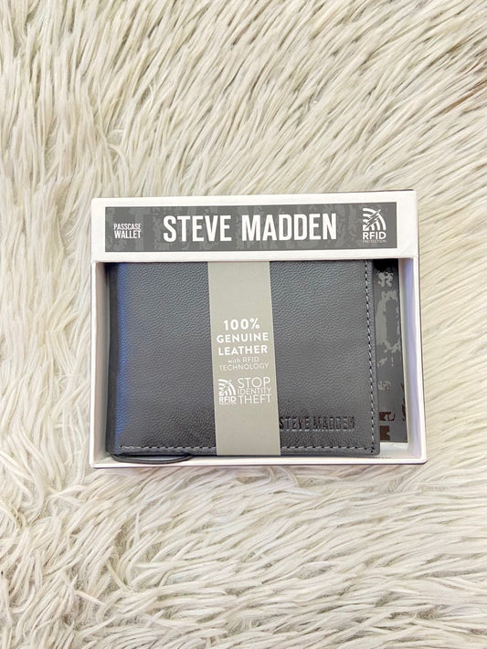 Billetera Steven Madden Original en color negra con varios compartimentos