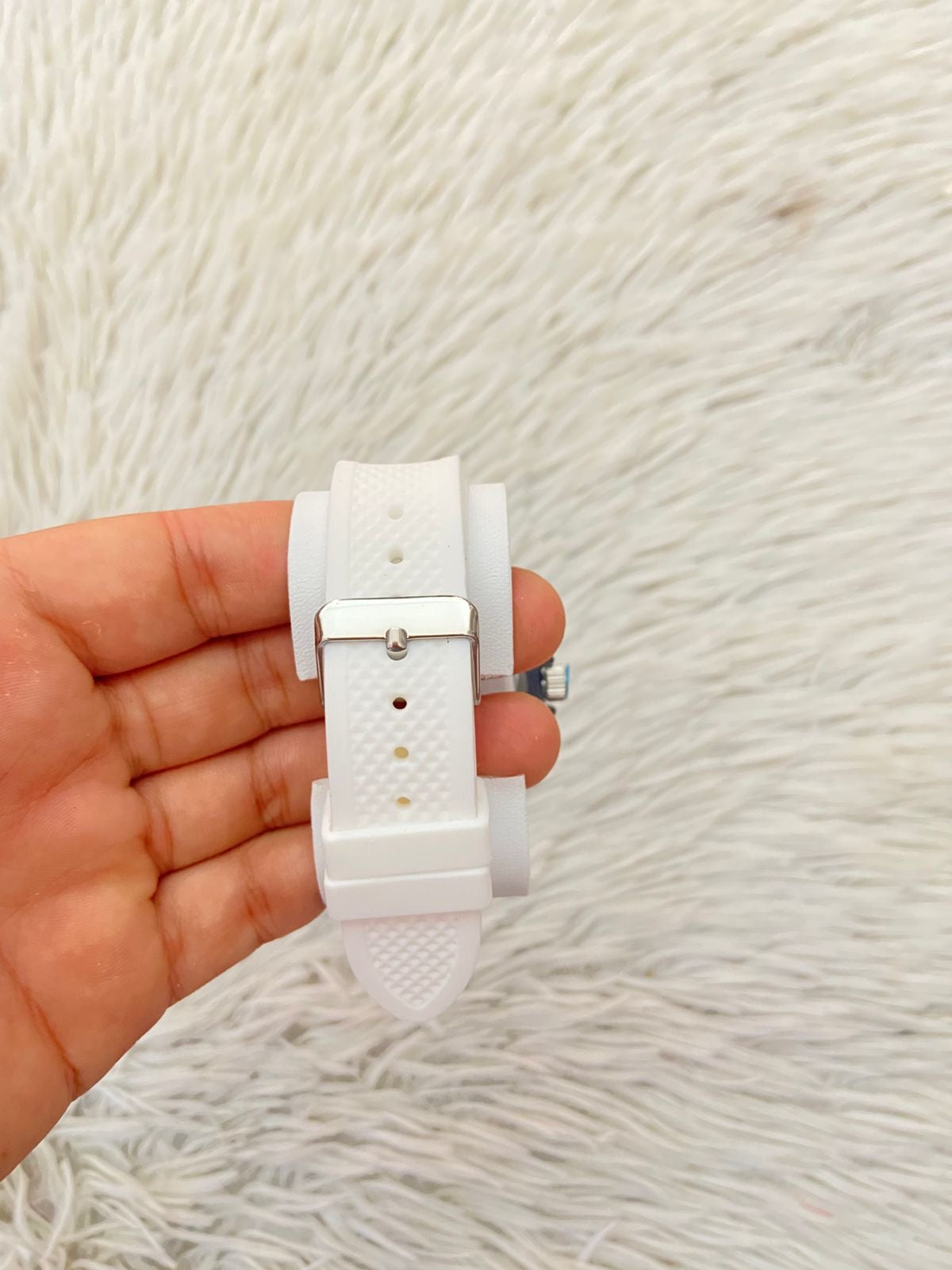 Reloj U.S POLO ASSN. Original en color blanco con negro y algunos detalles rojos en el fondo