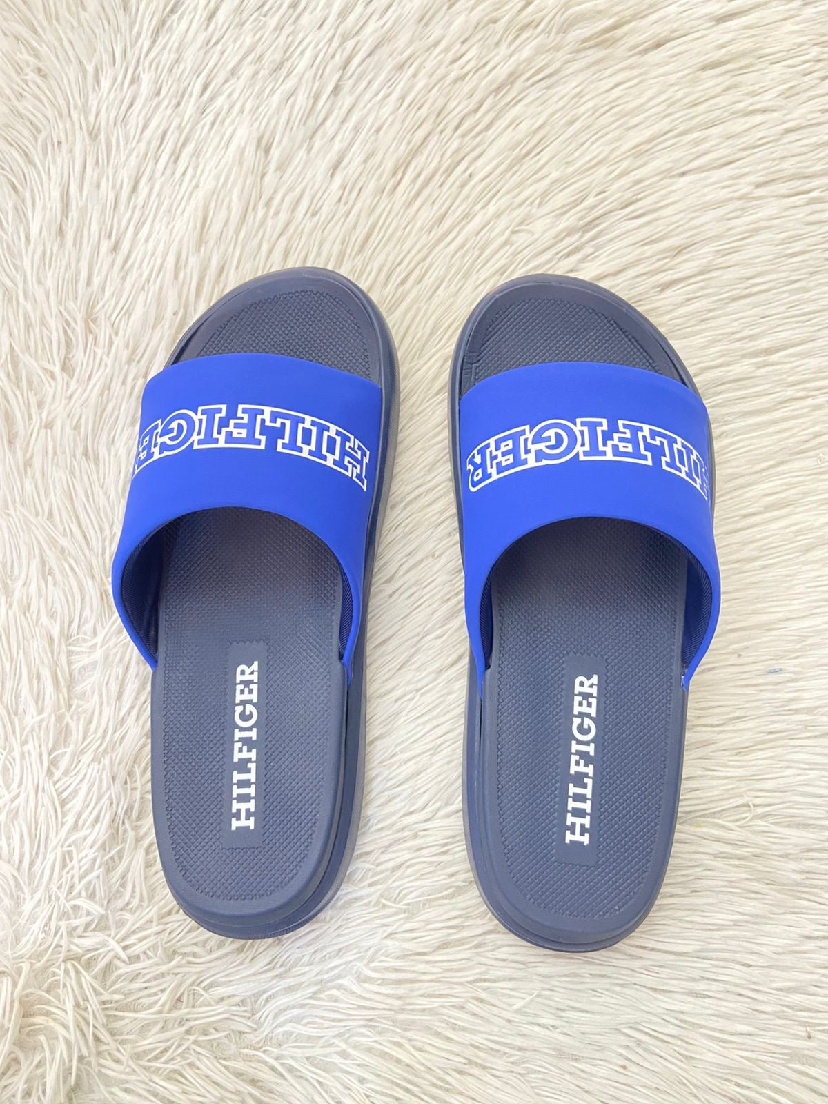 Sandalias TOMMY HILFIGER original, azul marino  y letras HILFIGER.