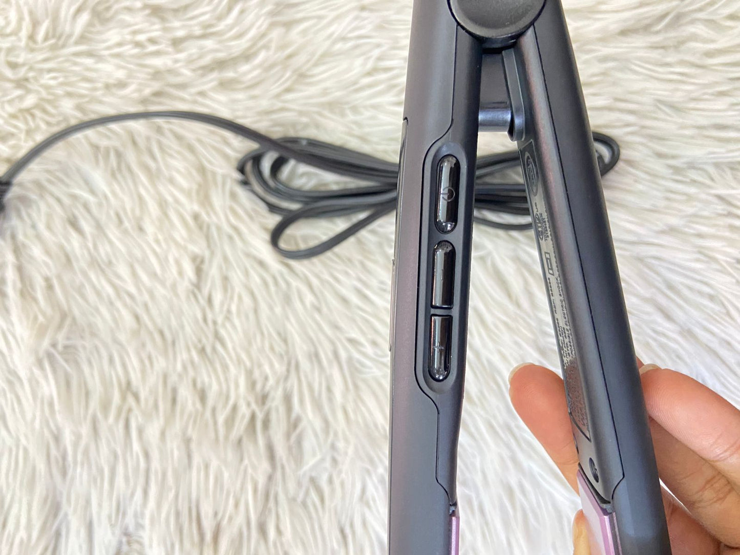 Plancha REMINGTON original Tecnología Anti-Static — 50% menos estática
✨ Placas cerámicas — menor daño y un acabado más brillante
✨ Calienta en solo 30 segundos
✨ Auto apagado para mayor seguridad
✨ Marca #1 en planchas