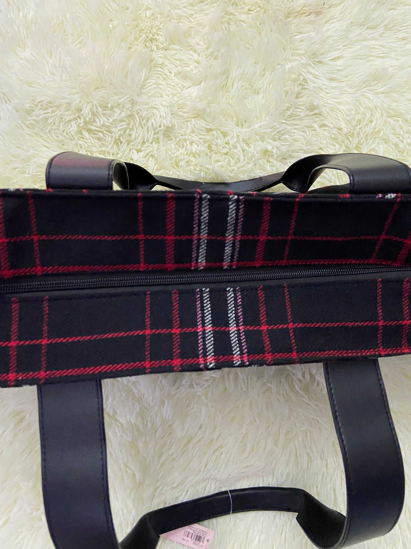 Bulto/Cartera VICTORIA’S SECRET original negro con rayas en color rojo, rosado y blanco y placa VS en dorado, tela.