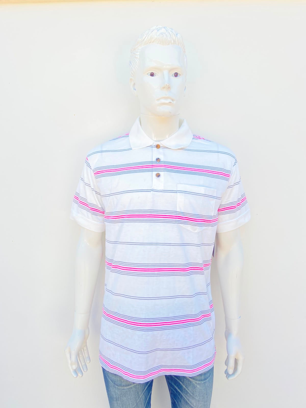 Polocher HARVEST original, en color blanco con estampado de líneas en color gris y rosadas, 35% algodón.