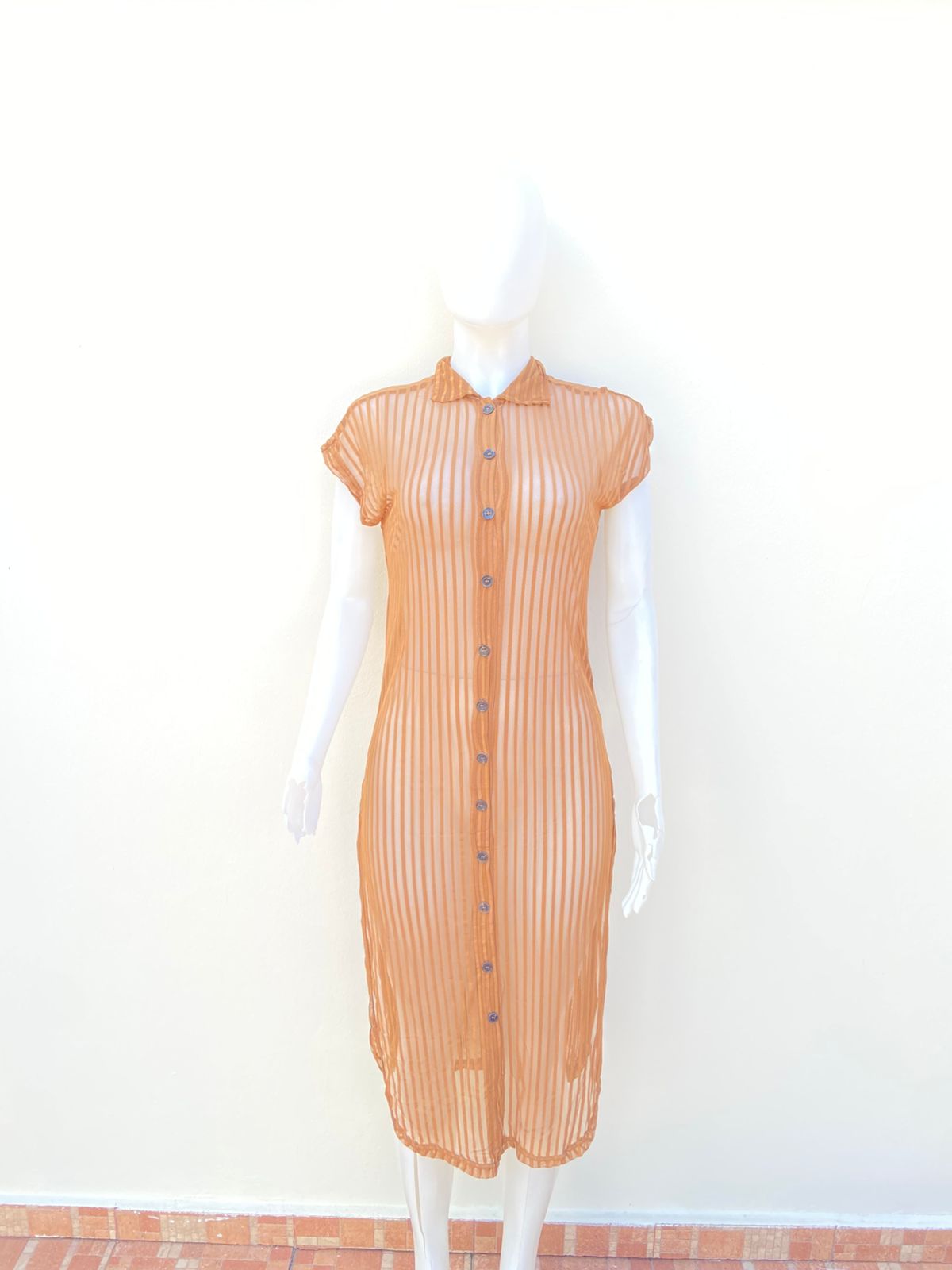 Vestido/ Cover up, marrón ( mocha), transparente con botones.