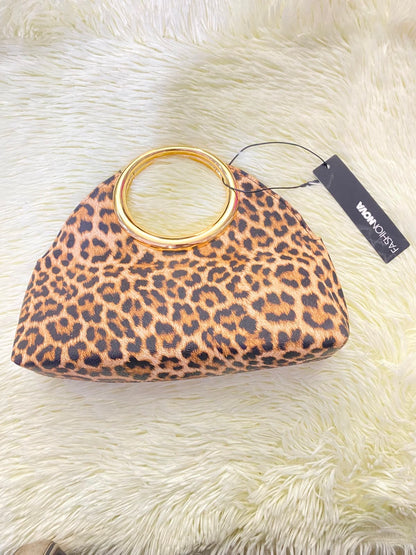 Cartera, marron con estampado de animal print y Cadena adicional.