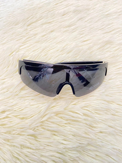 Lentes, negro con montura gruesa y protección UV 100%.