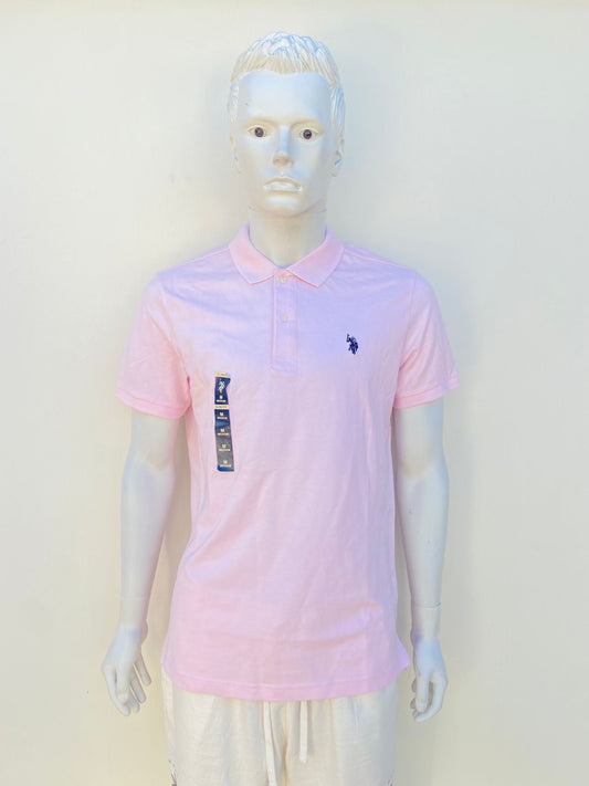 Polocher U.S POLO ASSN. Original en color rosado con logotipo de la marca al frente en el lado en color azul marino.