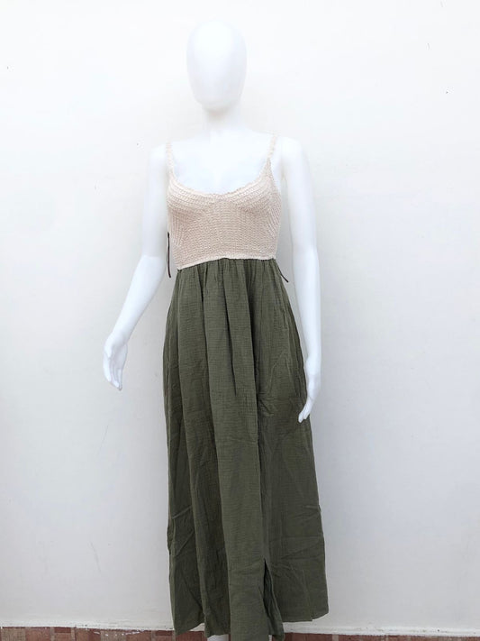 Vestido, verde oliva con crema en bordado.