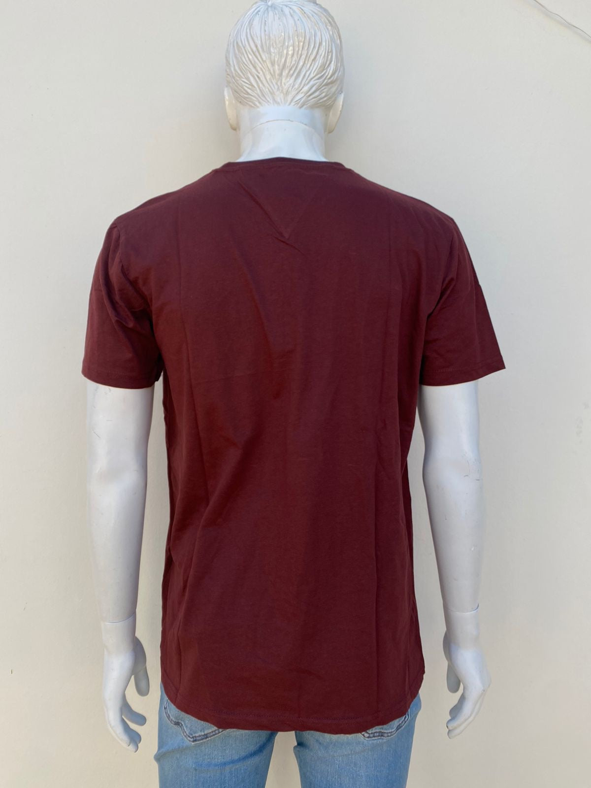 T-shirt Tommy Hilfiger rojo vino opaco Original con logotipo Tommy Jeans