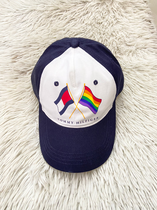 Gorra Tommy Hilfiger original azul marino con blanco y bandera Tommy Hilfiger y bandera del orgullo 🏳️‍🌈.