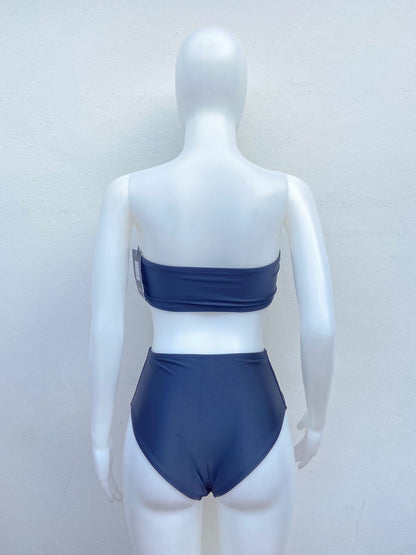 Biquini, de dos piezas negro entero con top estilo strapless y panti alto