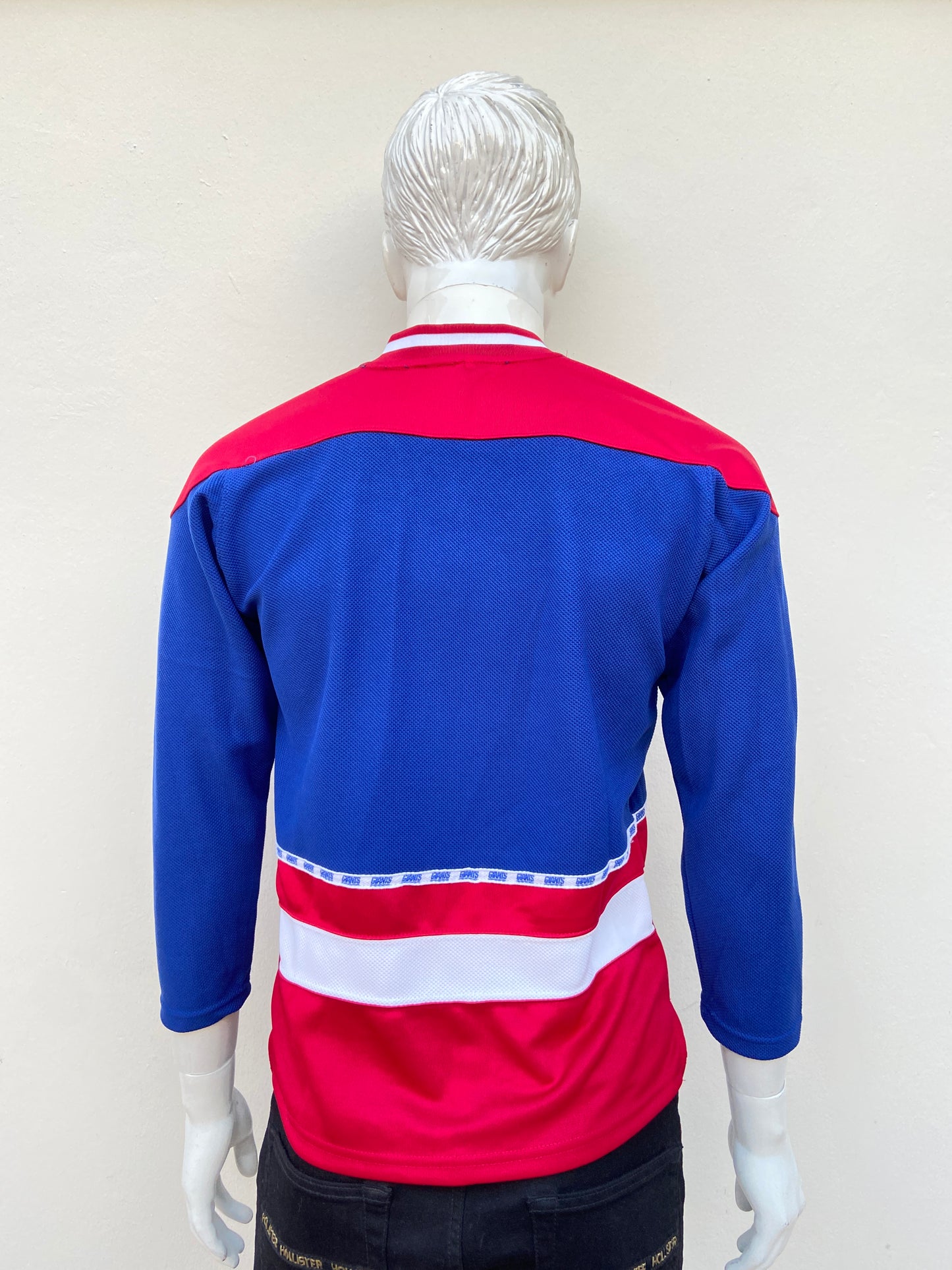 Suéter/t-shirt NFL  original azul rey con rojo y letras NY en blanco.
