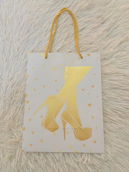 Shopping, gris con estampado de piernas con tacón.