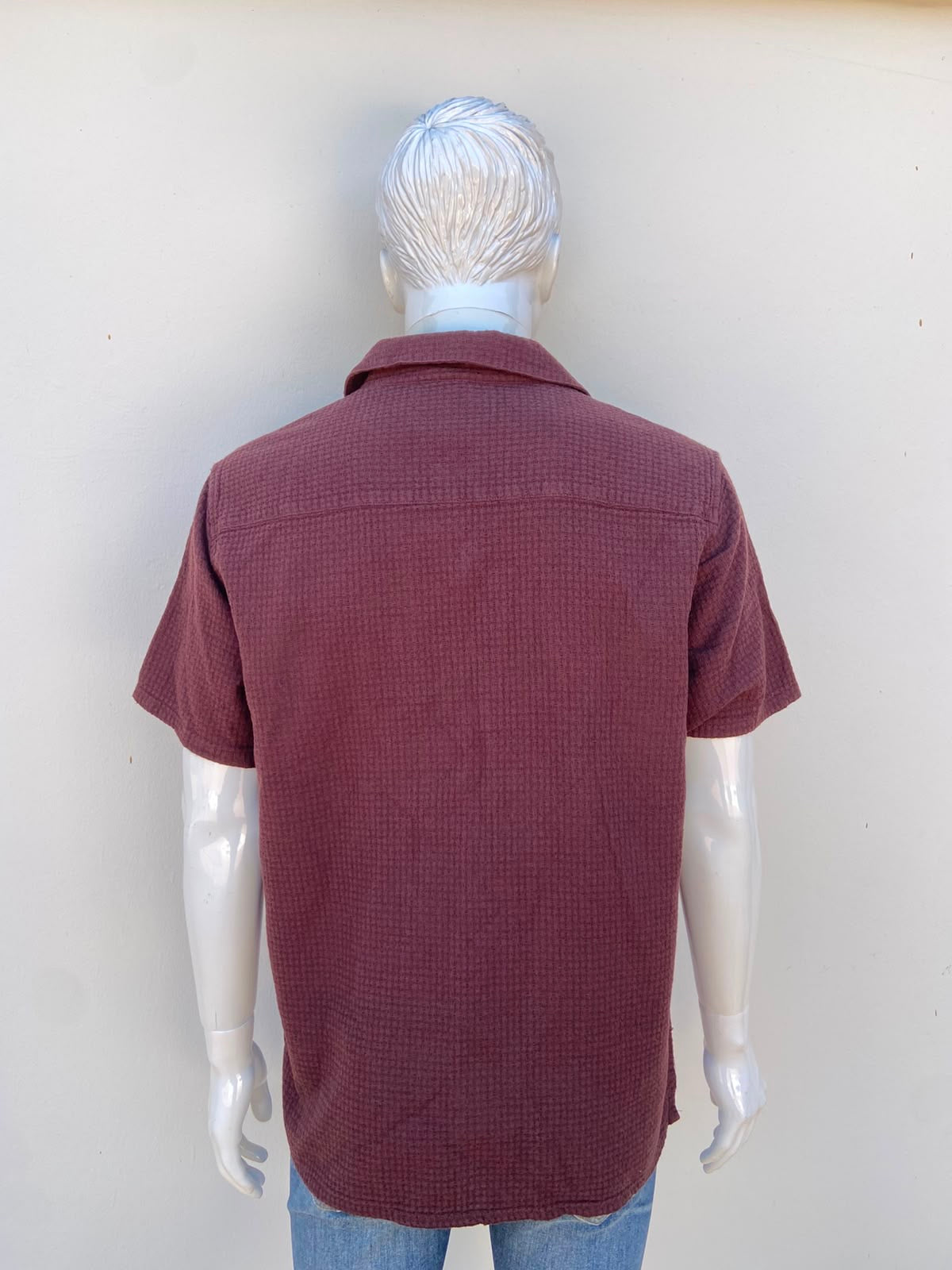 Camisa AEROPOSTALE original, en color marron con bolsillo en el lado, 100% algodón