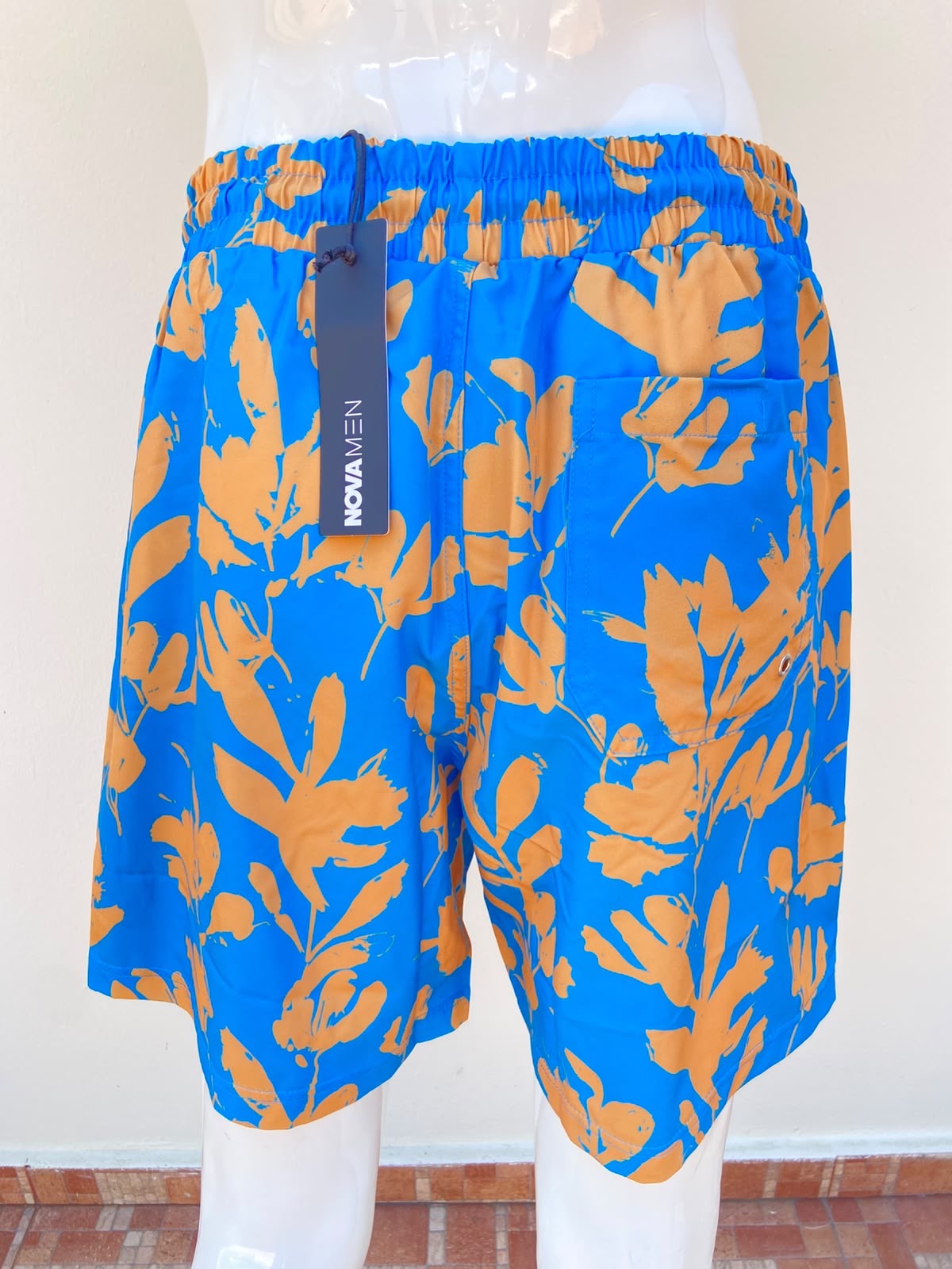 Bañador/Baggy azul con ramos en color mostaza con lazo ajustable.