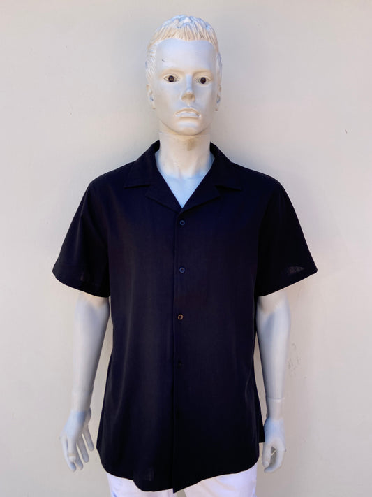 Camisa 70% algodon 30% lino RUNCATI original, negra lisa, con botones en color negro.