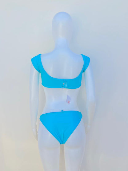 Biquini, de dos piezas  Hot Kiss original color azul, con moño en frente.