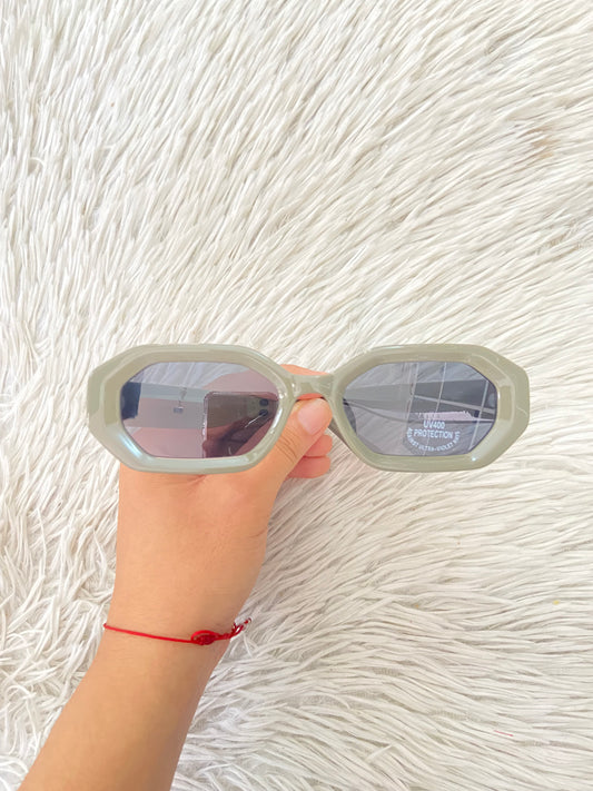 Lente en color verde militar/Gris con micas oscuras Pequeño