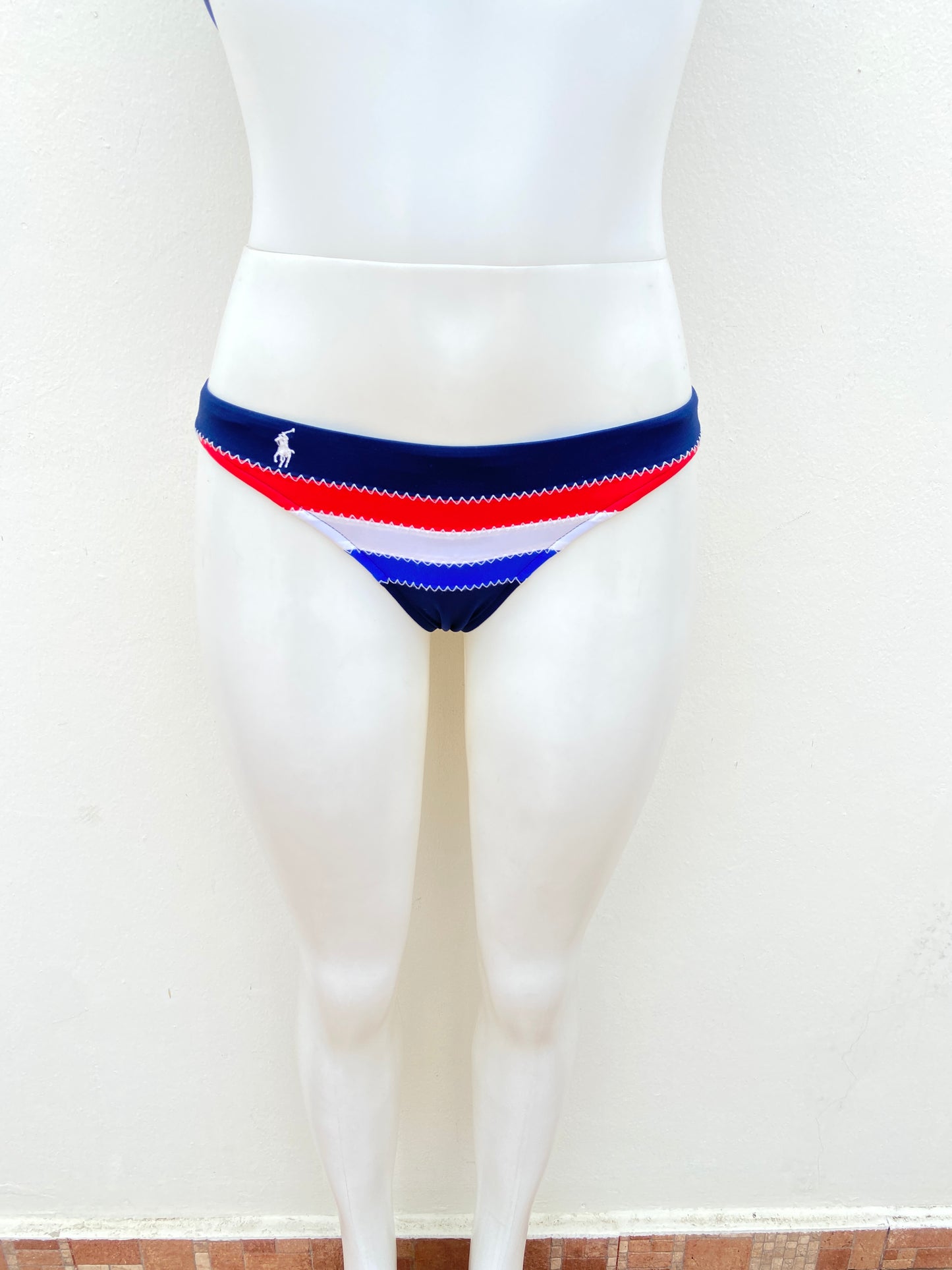 Biquini (solo panti)  Ralph Lauren Polo original azul con rayas en color rojo, blanco y azul claro.