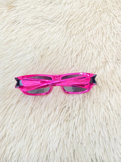 Lentes diseñados con protección UV 100-400 para proteger tu visión. Rosado metálico, micas oscuras.