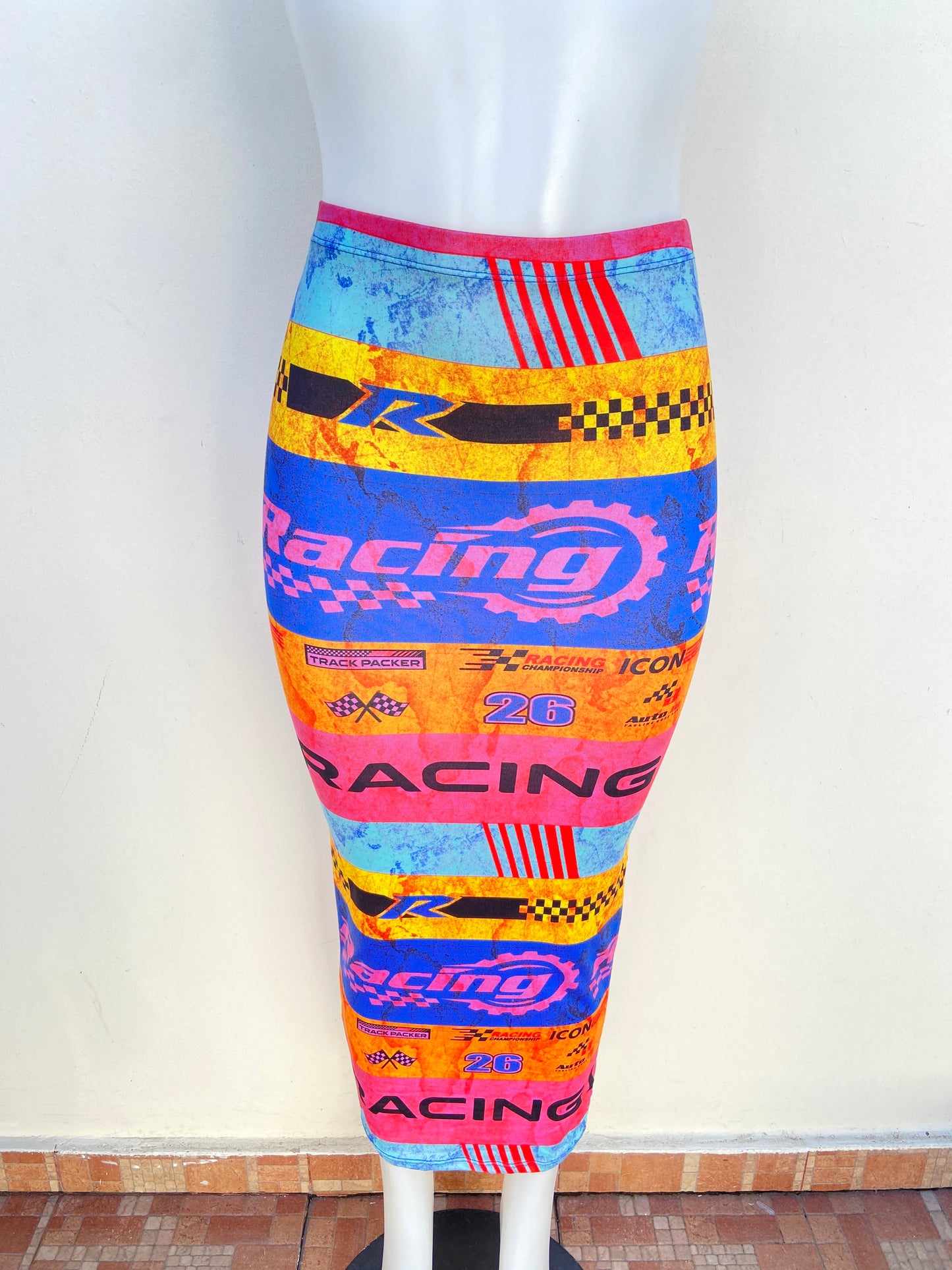 Falda Fashion Nova original multicolor con letras RACING.