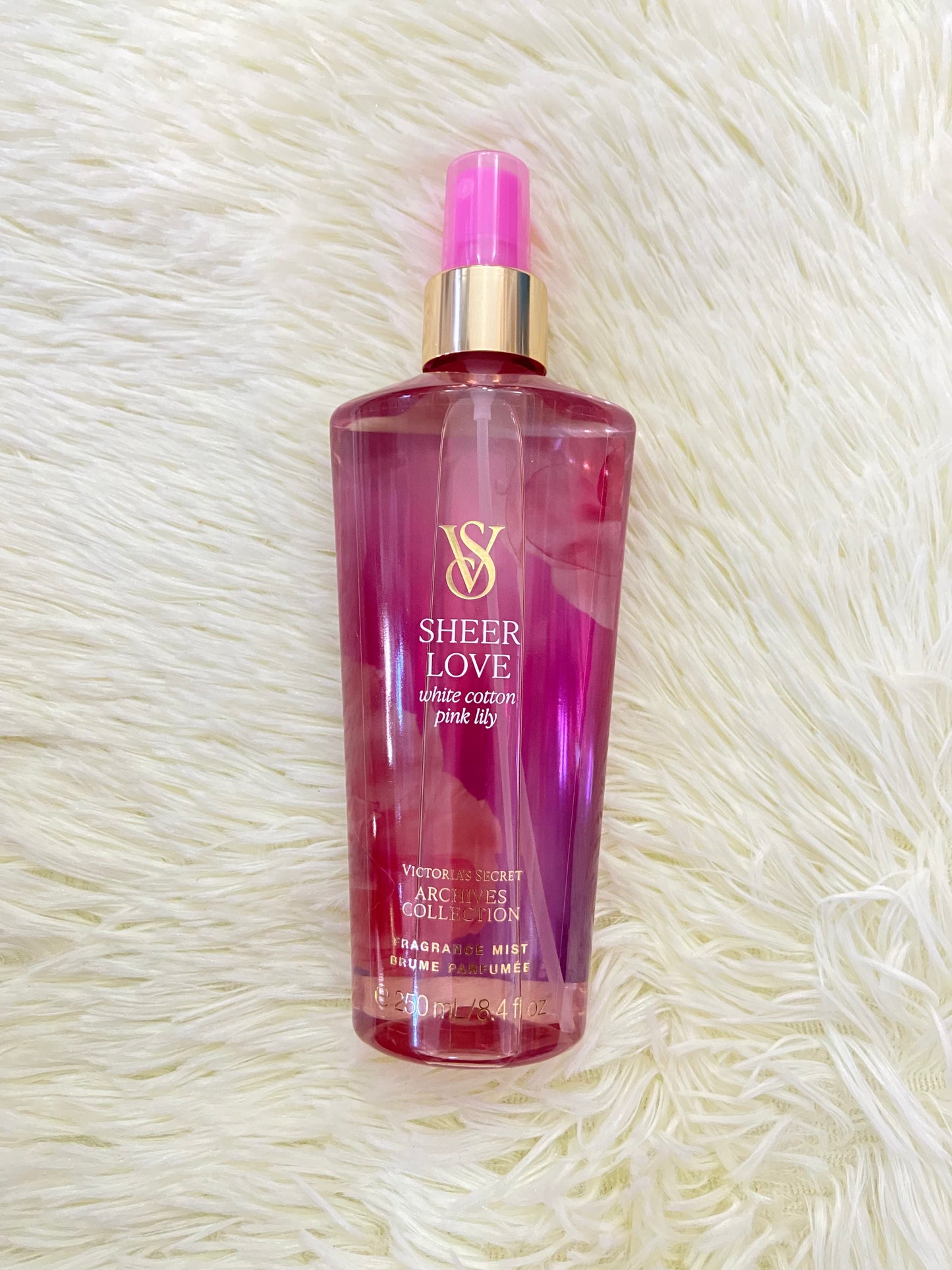 Set Victoria’s Secret original, rosada con crema y colonia, SHEER LOVE WHITE COTTON PINK LILY.