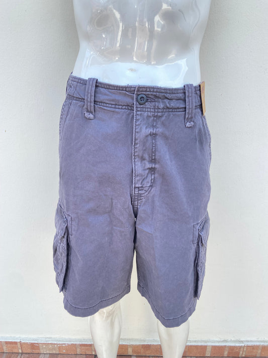 Bermuda HOLLISTER original, estilo cargo, gris oscuro con 6 bolsillos bolsillos en los lados y logotipo de la marca en rojo, 100 % algodón.