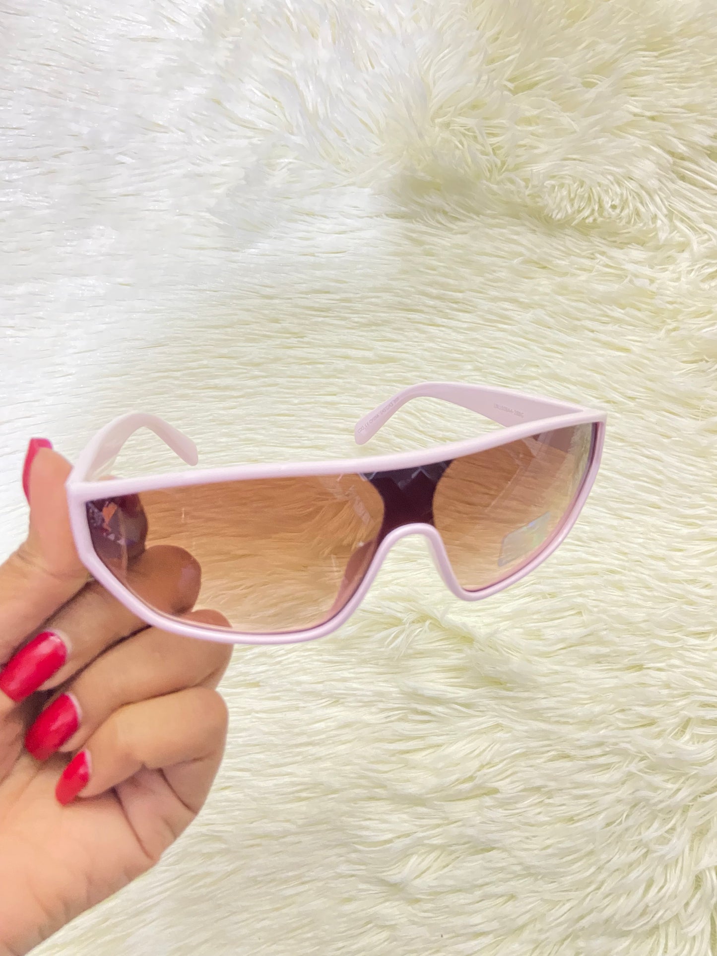 Lentes, rosado claros con micas en color marron y detalles en plateado, 100 % Polycarbonate y protección UV.