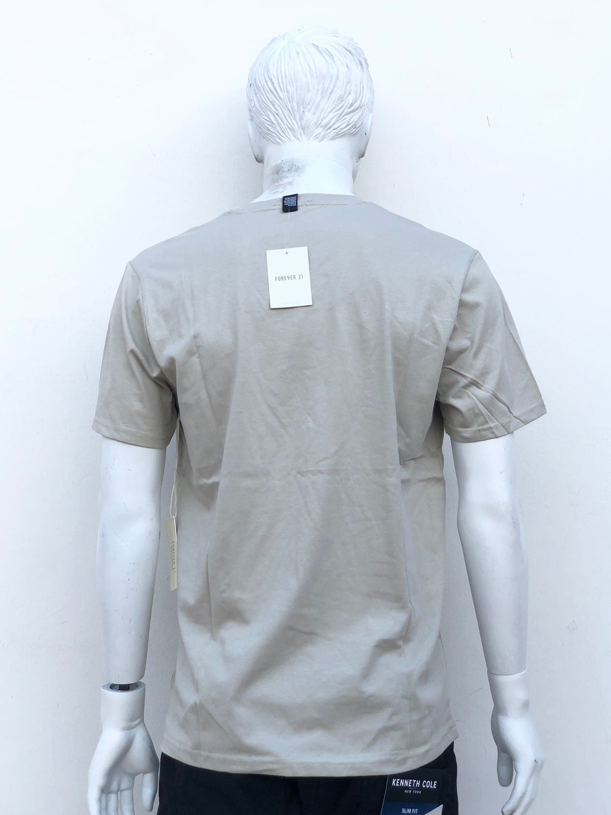 T-shirt Forever 21 original, gris opaco ( STEEPLE GREY ), esencial, cuello V.