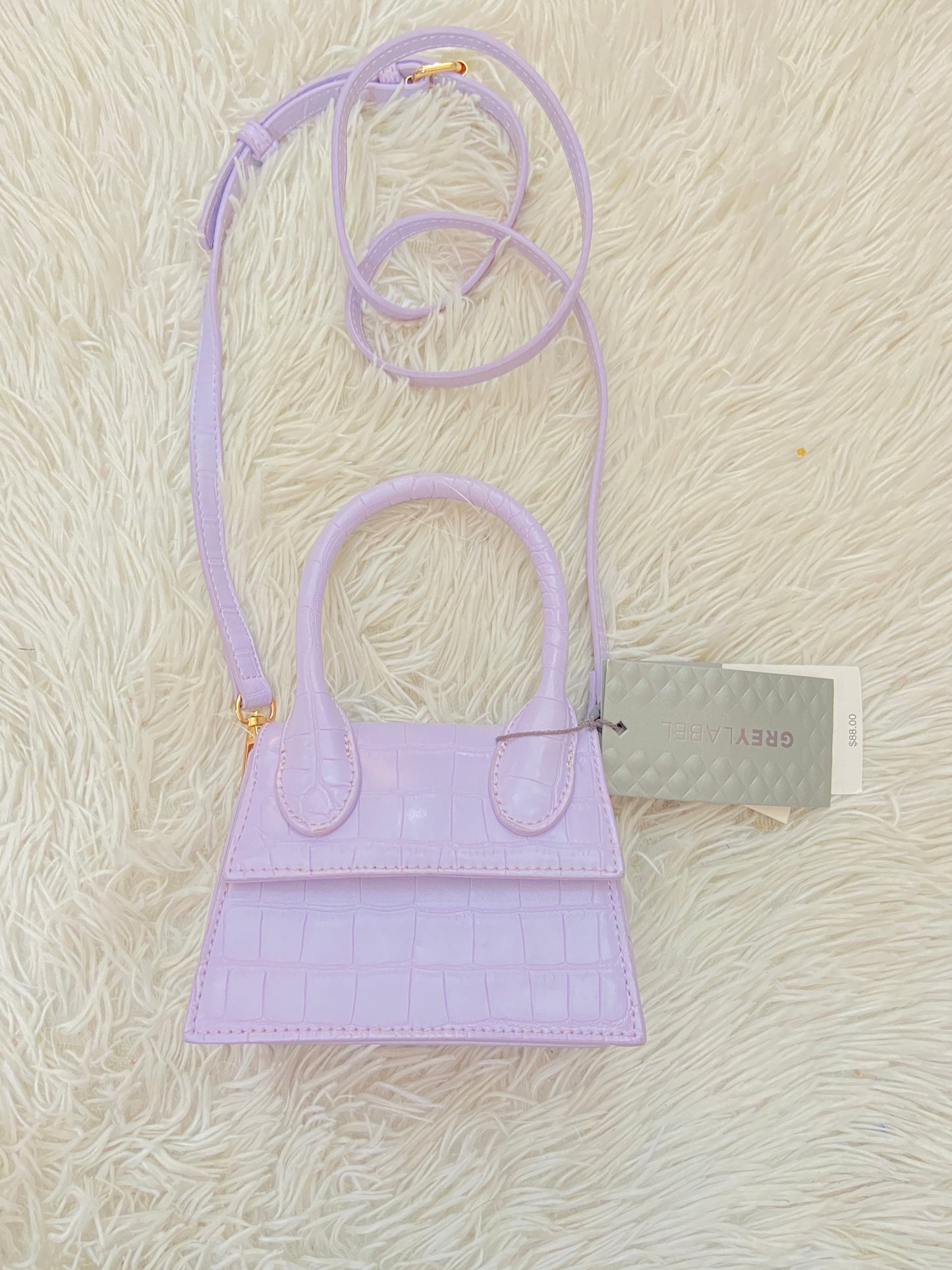 Cartera/ Crossbody GREYLABEL original morado lila ( lavanda ), pequeña con lazo adicional.