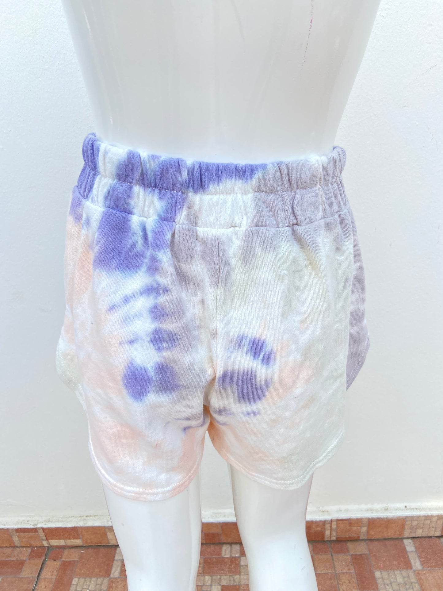 Short T.I.M.I.N.G original blanco con morado y naranja degradado.