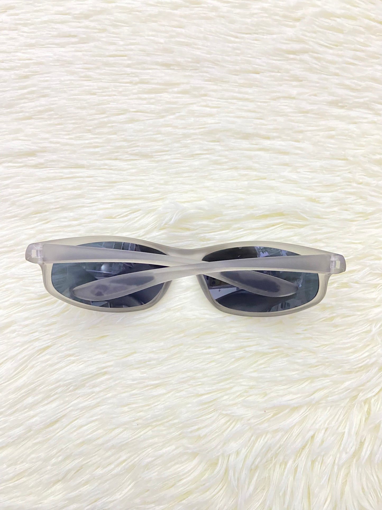 Lentes, gris/ verde sage con micas oscuras, 100 % Polycarbonate y protección UV.